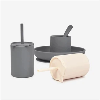 Väikelaste laste kaanega vesikõrretops